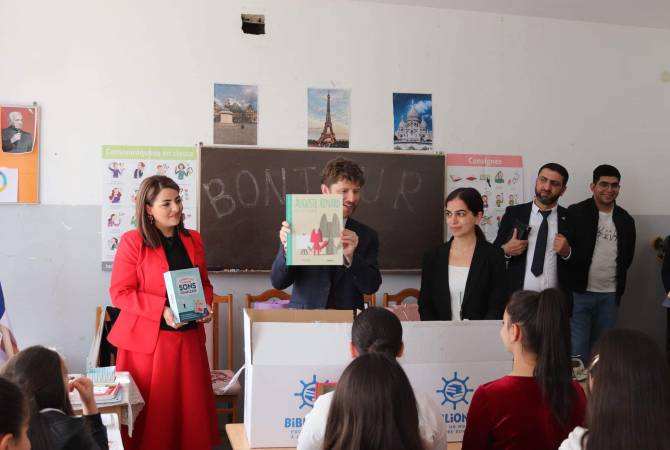 L'Ambassadeur de France a visité l'école secondaire du village de Shaumian dans la 
province de l'Ararat 