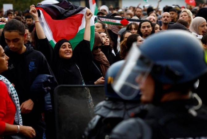 В ближневосточных странах проходят демонстрации в поддержку палестинцев: в 
Париже митинг был разогнан слезоточивым газом