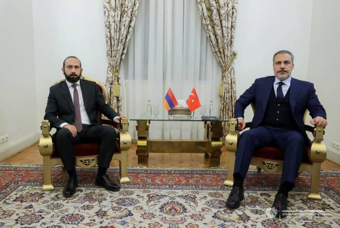 وزير الخارجية الأرمني آرارات ميرزويان يلتقي نظيره التركي هاكان فيدان بطهران والتأكيد على 
استعداد تنفيذ الاتفاقات السابقة