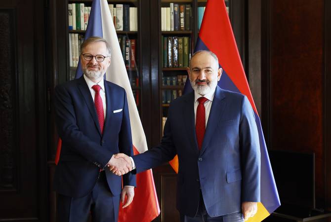 رئيس الوزراء الأرمني نيكول باشينيان يهنّئ نظيره التشيكي بيتر فيالا بمناسبة العيد الوطني للبلاد