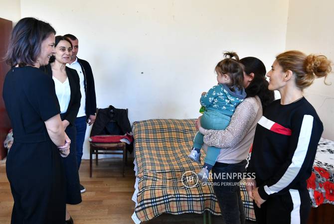 В Араратской области министр ИД Германии встретилась с вынужденными 
переселенцами из НК 