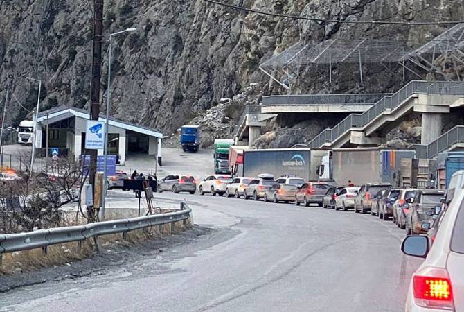 На границе Россия-Грузия есть скопление более 700 транспортных средств