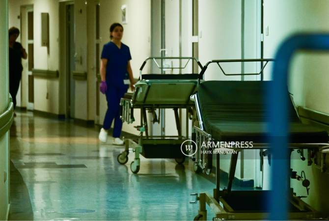 Representatives of Human Rights Defender of Armenia visit serviceman wounded in Azeri 
cross-border shooting