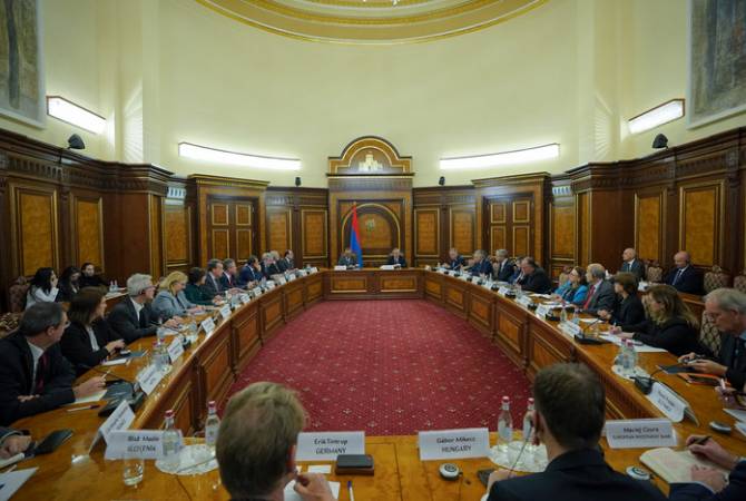 Вице-премьеры Республики Армения провели совместную встречу с послами 
государств-членов ЕС