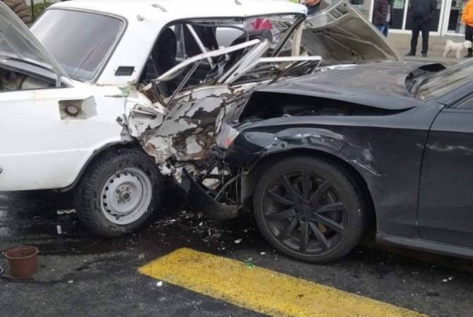 Столкновение двух автомобилей на проспекте Комитаса в Ереване:  есть  жертвы