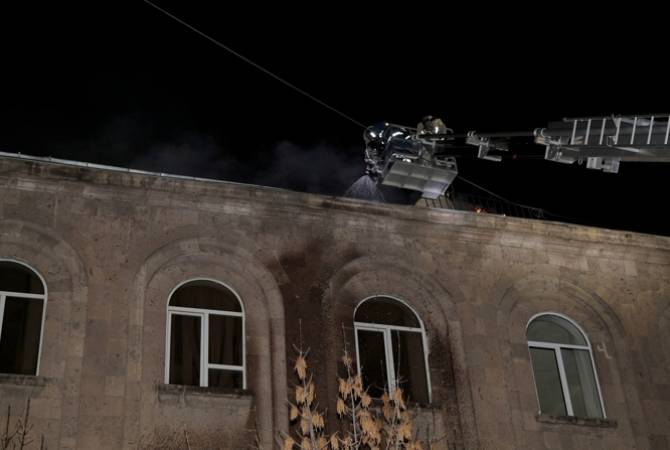 В Ереване сгорела крыша нежилого дома на улице Никогайоса Тиграняна