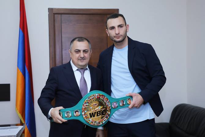 Le Vice-ministre des sports a rencontré le nouveau champion du monde WBC des poids 
lourds légers Noel Mikaelian