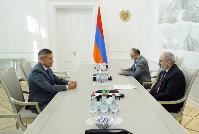 Le Premier ministre Pashinyan a eu une réunion d'adieu avec l'Ambassadeur de Grèce en 
Arménie

