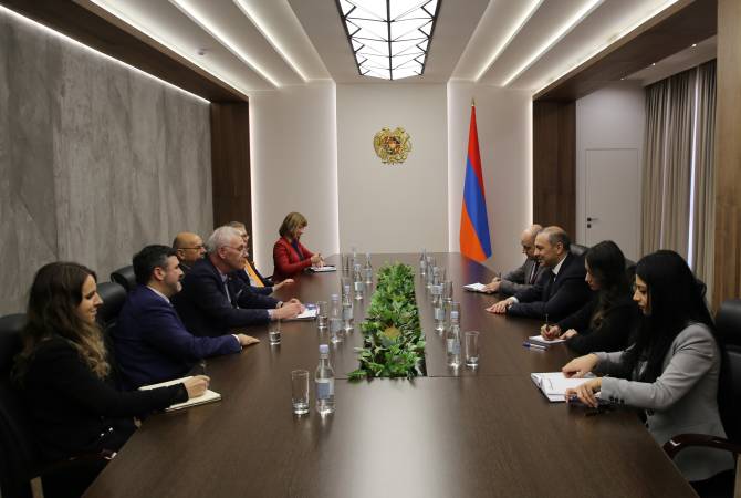 Секретарь Совета безопасности Армении принял делегацию группы дружбы Литва-
Армения 