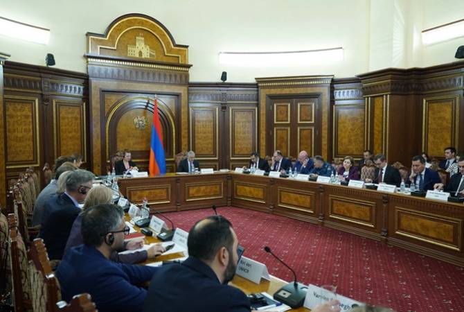 La première réunion du comité directeur conjoint Arménie-ONU s'est tenue au siège du 
gouvernement