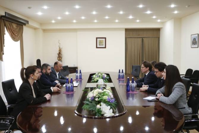 Первый заместитель мэра Еревана Армен Памбухчян провел встречу с депутатом 
Европарламента Жоффруа Дидье