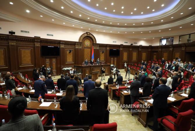 Members of Parliament observe moment of silence commemorating Spitak earthquake 
victims 