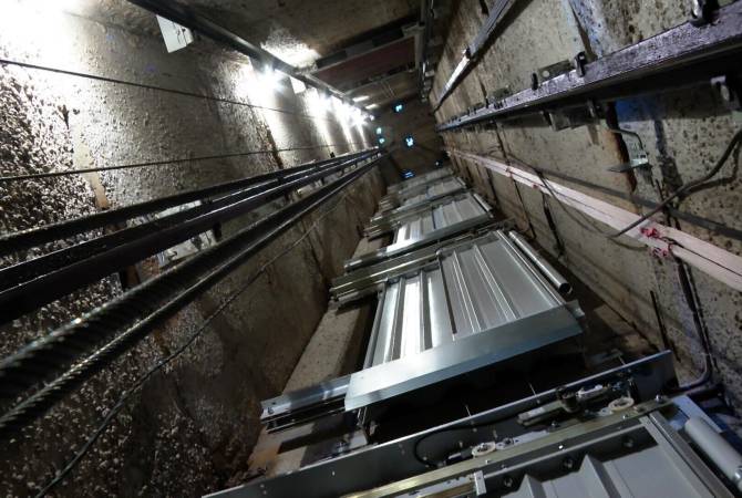 Երևանում սեփական տներից մեկի ինքնաշեն վերելակի և երկաթե 
կառուցատարրերի միջակայքից դուրս են բերել 26-ամյա քաղաքացու դի