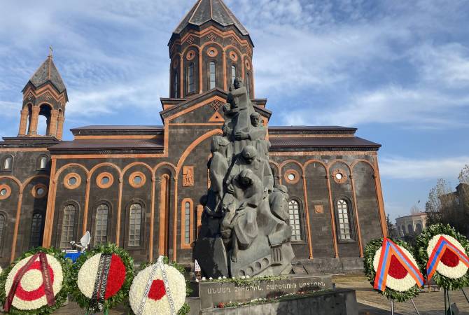 Впервые за 35 лет после землетрясения в церкви Сурб Аменапркич в Гюмри была 
отслужена литургия в память о жертвах