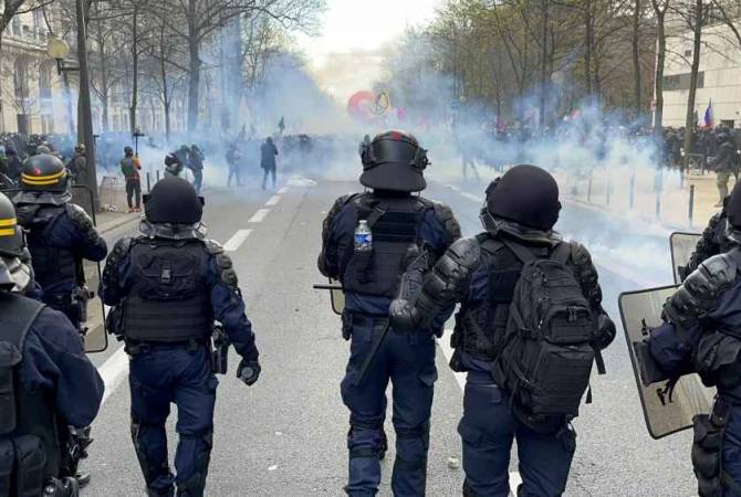 В Париже протестующие начали блокировать нефтехранилища