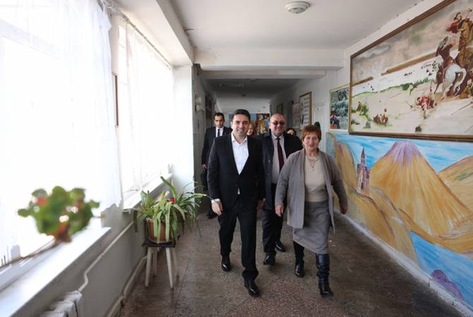 Председатель Национального Собрания Армении посетил школы Ширакской области