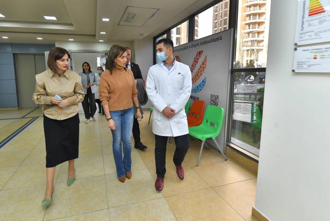  Супруга премьер-министра Армении посетила Гематологический центр имени 
профессора Р.О. Еоляна 