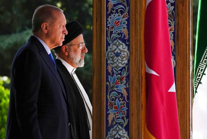 Лидеры Турции и Ирана обсудили теракт в Кермане

