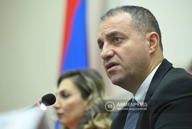 من المفترض أن يتراوح النمو الاقتصادي بأرمينيا للعام السابق 2023 بين 8.3 و8.5 بالمئة-وزير 
الاقتصاد الأرمني فاهان كيروبيان