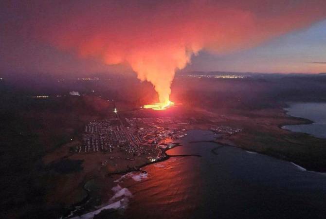 İzlanda'nın Reykjanes Yarımadası'nda yanardağ patladı
