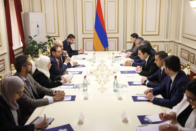 رئيس البرلمان الأرمني يستقبل وفد إماراتي ويقول إن إمكانات التجارة الثنائية بين أرمينيا والإمارات 
العربية المتحدة كبيرة