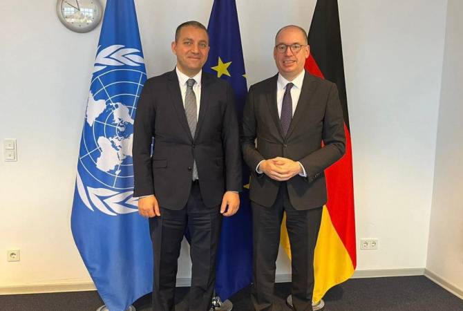 Economy Minister Vahan Kerobyan presents the Crossroads of Peace project to the 
German official
