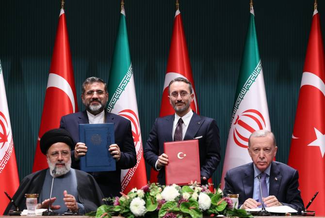 Иран и Турция подписали десять соглашений о сотрудничестве
