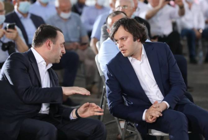 Премьер министр великобритании джонсон. Михаил михайлович касьянов. Геннадий андреевич зюганов в думе. Трюдо премьер канады. Глава правительства лидер партии победившей.