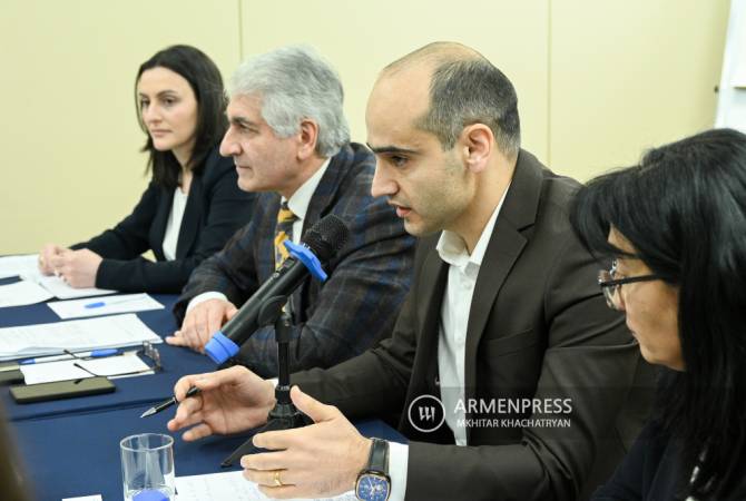  Азербайджан ведет экономическую войну против Армении: Вардан Джанян 