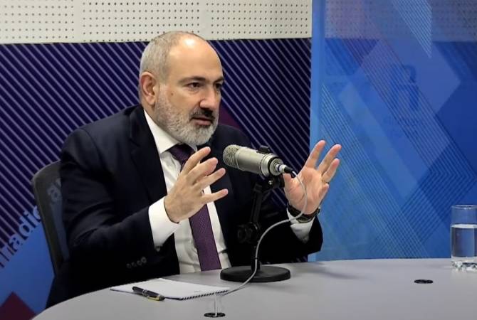 رئيس الوزراء باشينيان يقول أن هنالك فجوة بين المواطن والدولة بأرمينيا ويناقش إمكانية وضع 
دستور جديد