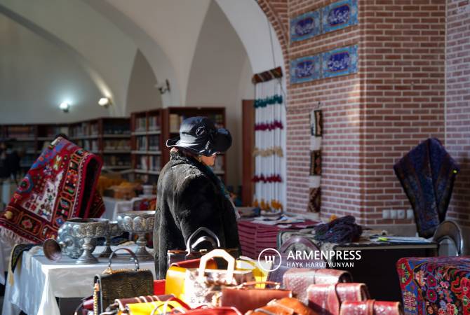 Ձեռագործ արվեստի ու արհեստի աշխատանքների ցուցահանդեսով մեկնարկեց 
Իրանի Համադան նահանգի մշակութային շաբաթը Երևանում  