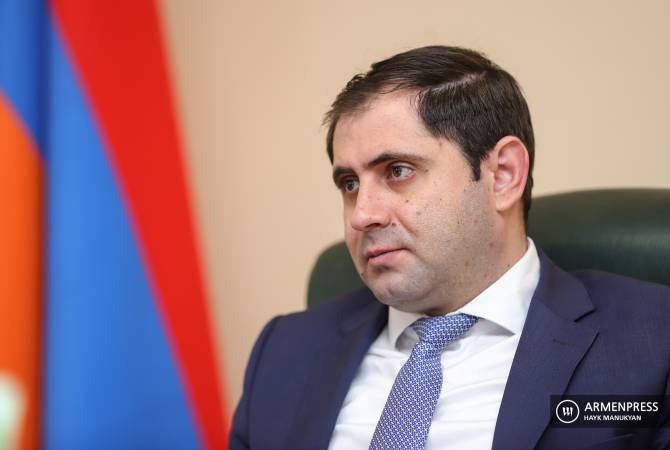 Ermenistan Savunma Bakanı çalışma ziyareti için Almanya'ya gitti