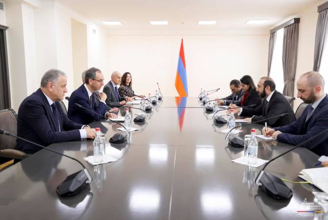 Ararat Mirzoyan et Stefano Tomat discutent des activités de la mission d'observation civile 
de l'UE en Arménie 