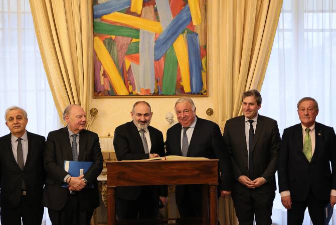 Премьер-министр Пашинян провел встречу с председателем Сената Франции 
Жераром Ларше