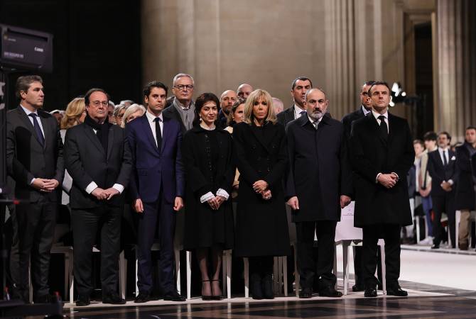 代表埃马纽埃尔和布里吉特·马克龙为亚美尼亚总理及其夫人举行了正式晚宴