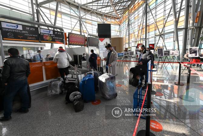 رئيس برلمان أرمينيا آلان سيمونيان يقول أنه سيكون من المناسب لحرس الحدود الروسي مغادرة 
مطار "زفارتنوتس" الأرمني-الدولي