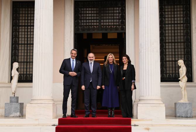 Nikol Pashinyan a été accueilli accueilli par le Premier ministre grec, Kyriakos Mitsotakis

