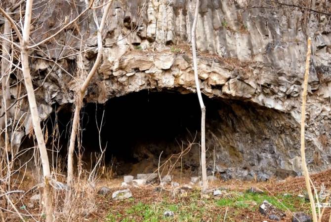 在埃里温最古老的洞穴里发现了丰富的古石器时代文化收藏