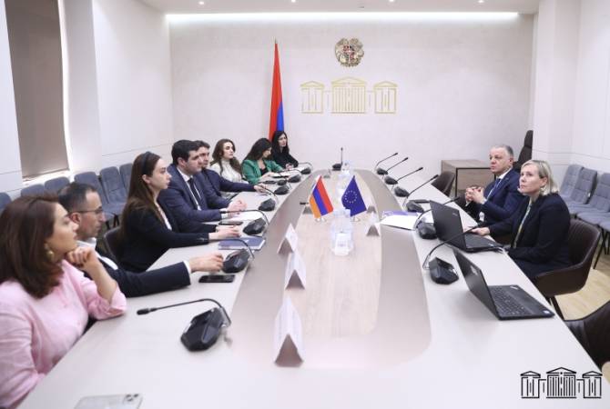 Члены Постоянной комиссии НС по вопросам европейской интеграции провели 
встречу с главой делегации ЕС в Армении