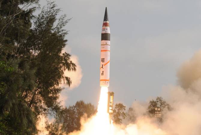  В Индии заявили об успешном испытании баллистической ракеты с разделяющимися 
боеголовками 