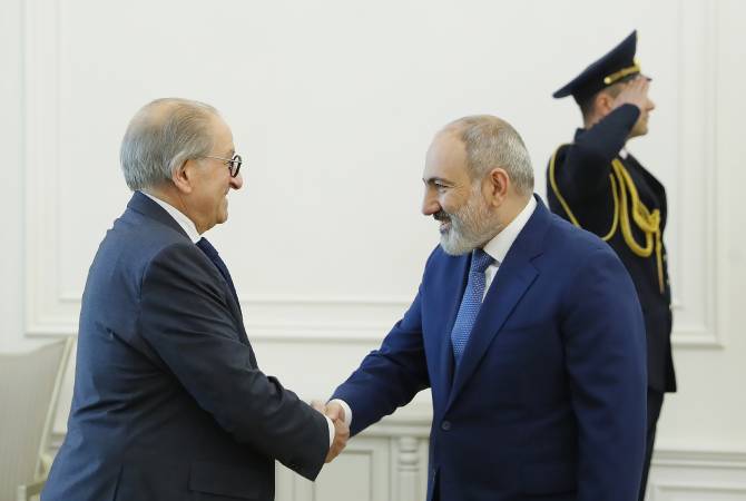 Le Premier ministre Pashinyan a reçu l'Homme d'affaires et Philanthrope suisse d'origine 
arménienne, Vahé Gabrache