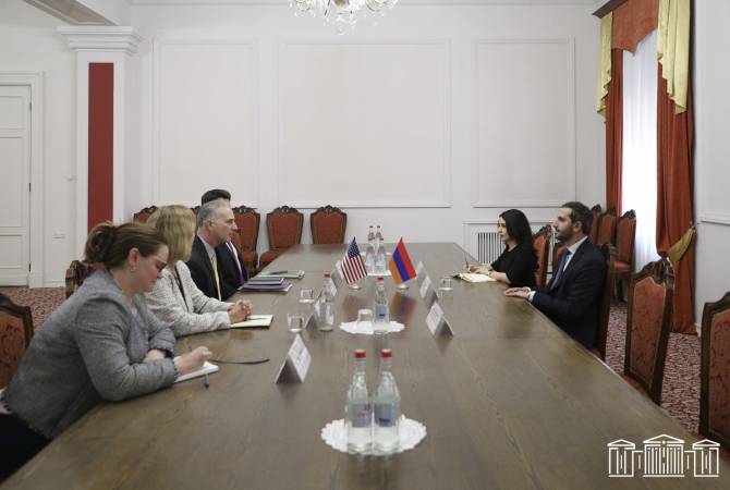 Вице-спикер НС Армении и старший советник госдепа США обсудили вопросы 
региональной безопасности и стабильности
