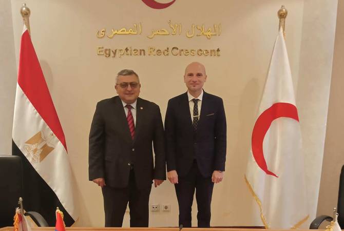 سفير أرمينيا لدى مصر يلتقي المدير التنفيذي لجمعية الهلال الأحمر المصري وبحث إيصال 
المساعدات لغزة