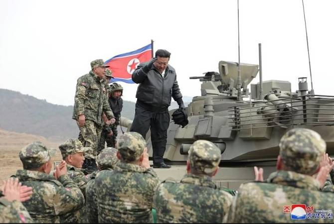 Северная Корея представила новейший боевой танк, которым управлял сам Ким Чен 
Ын
