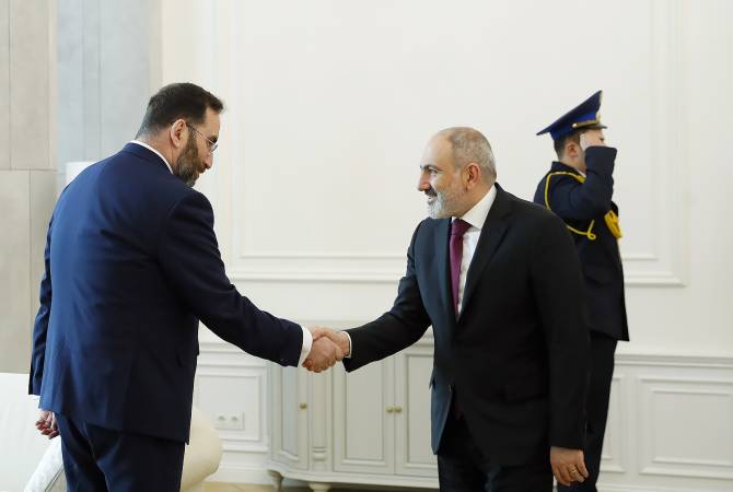 Le Premier ministre a reçu la direction de "MTS-Arménie" 