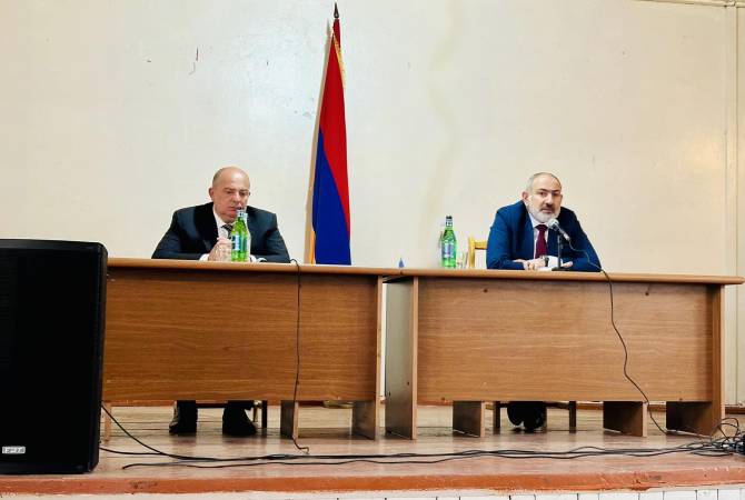 نخست وزیر جمهوری ارمنستان در ووُسکِپار با ساکنان اطراف دیدار کرد