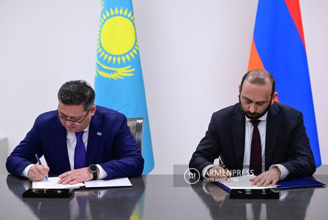 Armenia y Kazajstán firmaron un programa de cooperación entre departamentos políticos 
exteriores
