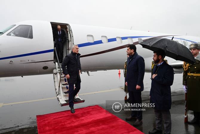 الأمين العام لحلف شمال الأطلسي ينس ستولتنبرغ يصل إلى يريفان