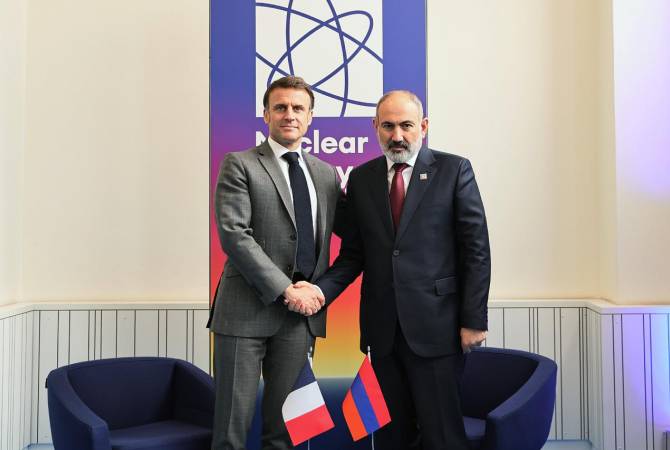 لقاء بين رئيس الوزراء الأرمني نيكول باشينيان والرئيس الفرنسي إيمانويل ماكرون في بروكسل
