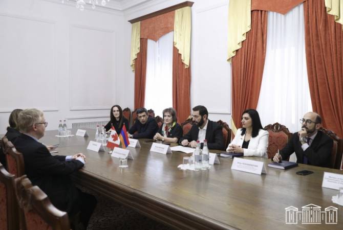  Применение санкций против Баку является острой необходимостью: депутаты НС 
Армении встретились с послом Канады 